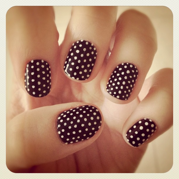 Black and White Retro Dots