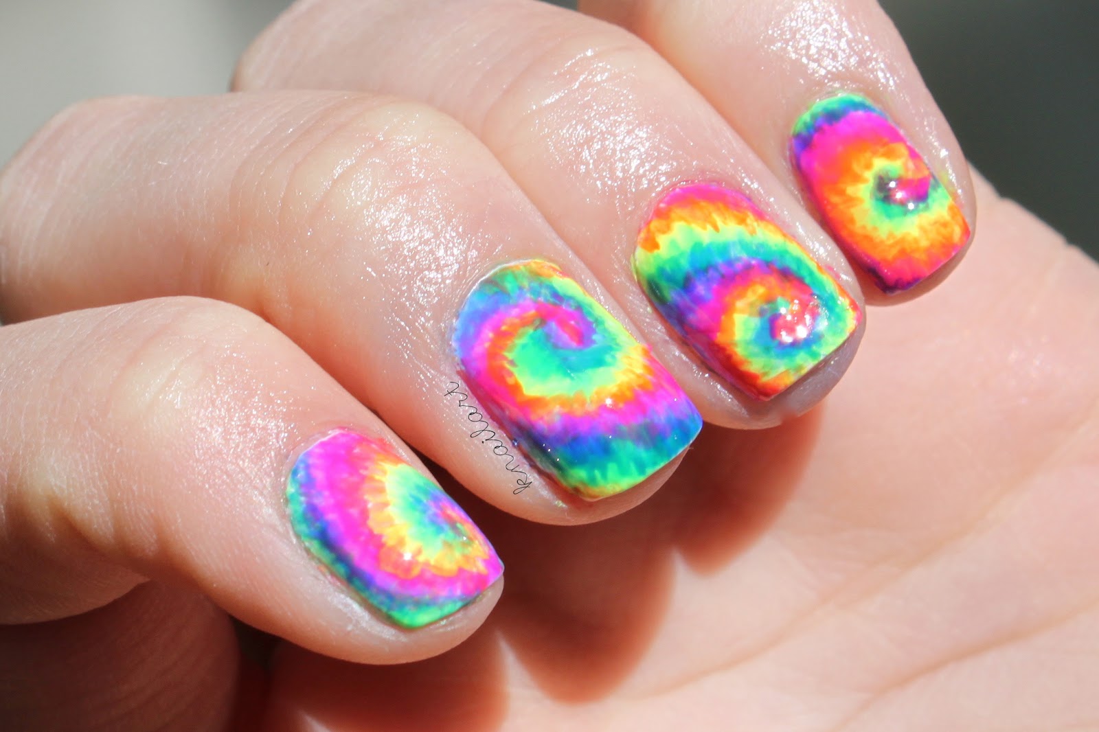 Neon Style Glow Nails