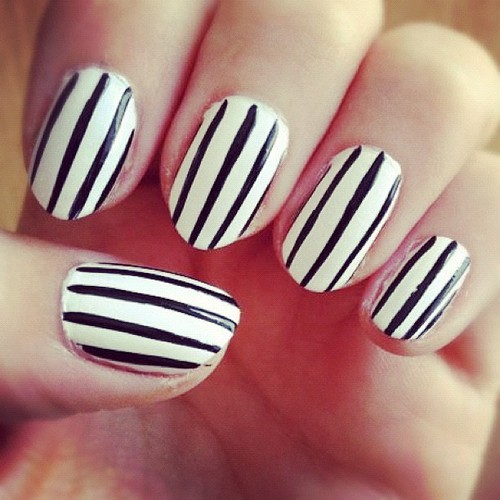 Simple White with Black Strokes