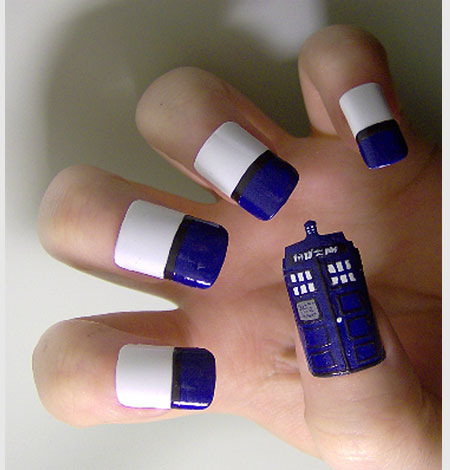 Unique Pop Based Pattern for Square Nails