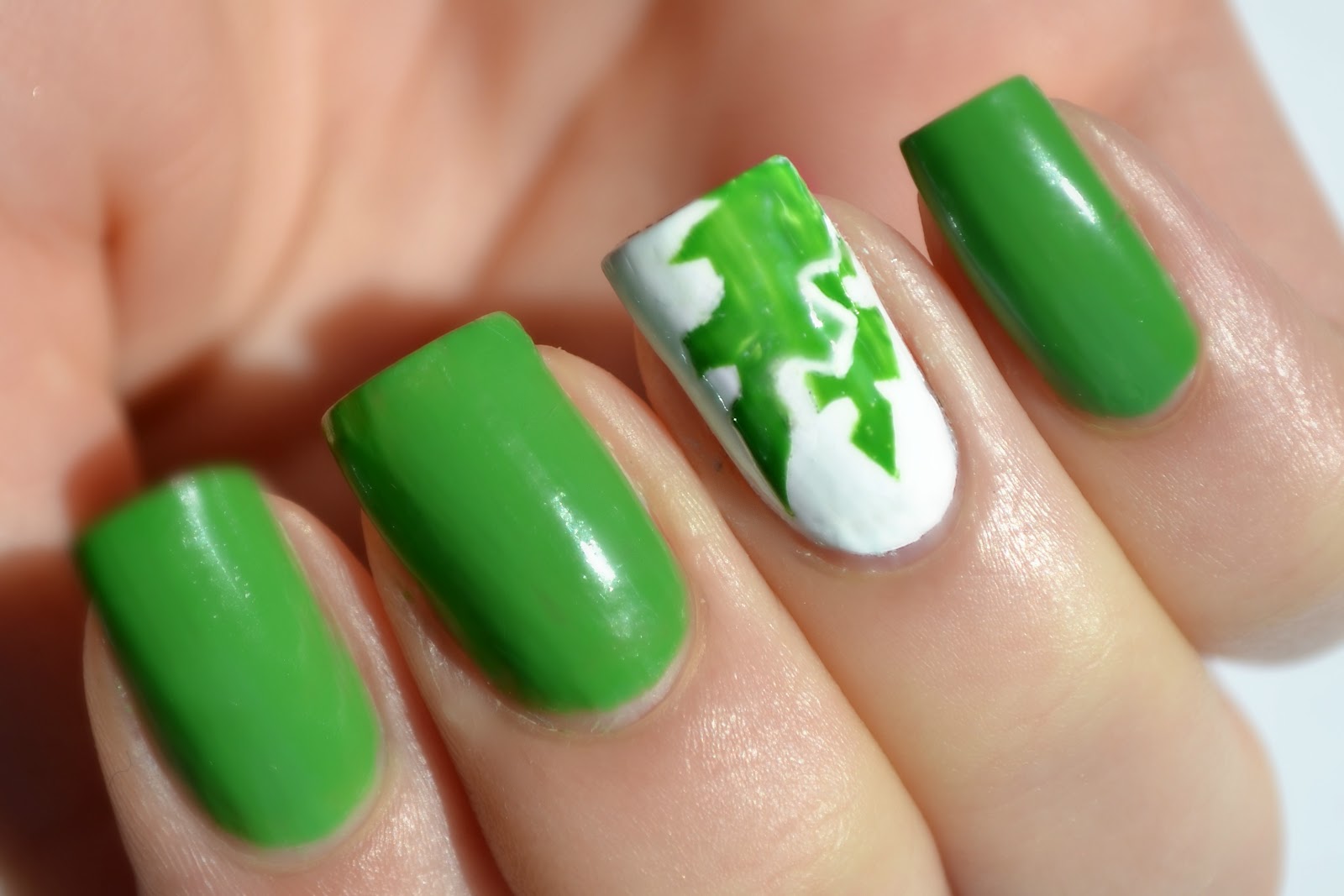 Contrast Green and White Manicure